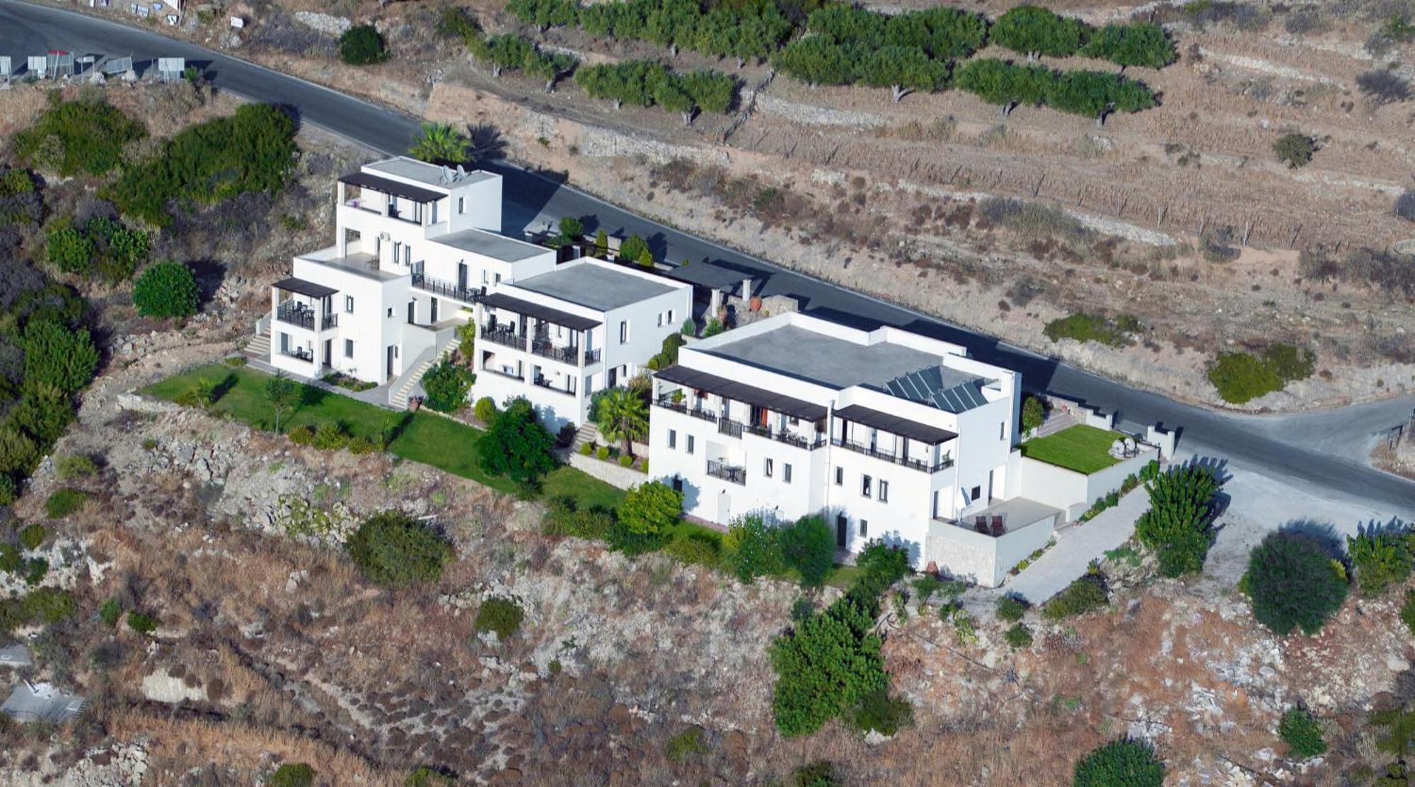 Roubini Apartments ฟาลาซาร์นา ภายนอก รูปภาพ